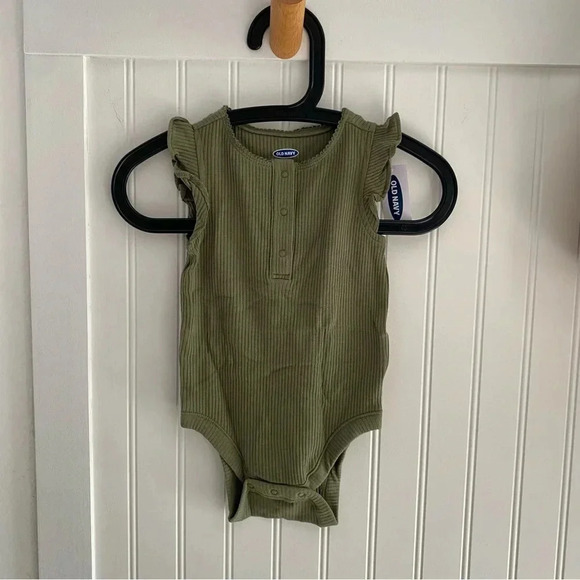 Old Navy Olive Ribbed Button Front Ruffle Trim Henley Bodysuit 6-12 Months NWT - Picture 1 of 5